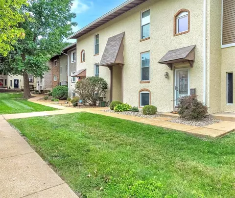 165 Carmel Woods Dr, Ellisville, MO 63021 photo 2