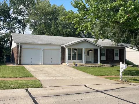 2371 Crestline Dr, Saint Louis, MO 63129