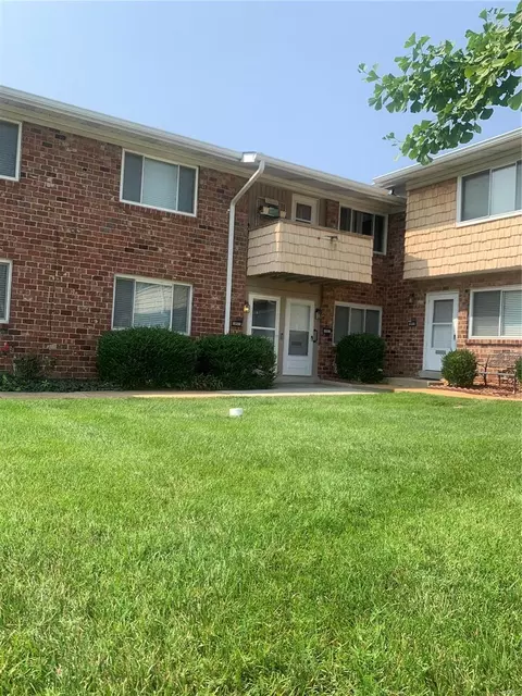 10523 Carroll Wood Way, Saint Louis, MO 63128