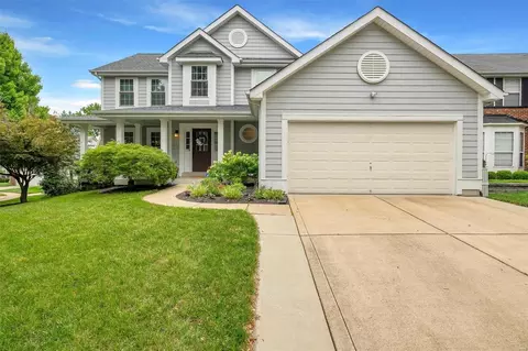 108 Brighthurst Dr, Chesterfield, MO 63005