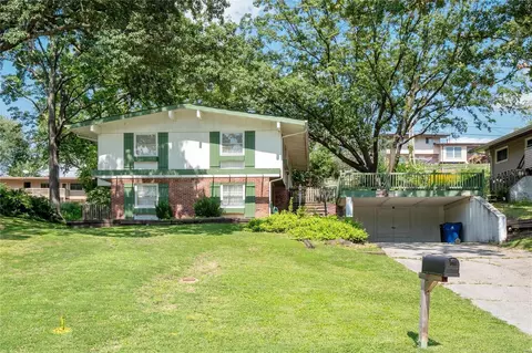 59 Willow Brook Dr, Saint Louis, MO 63146