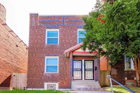 3304 Chippewa St, Saint Louis, MO 63118