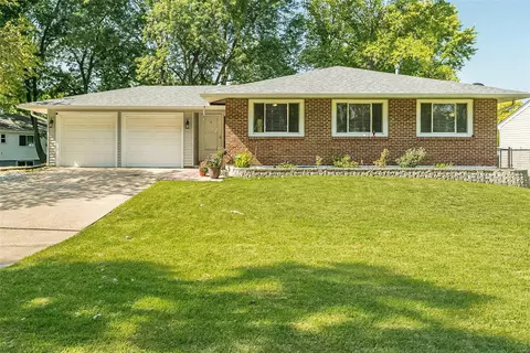 4 Maple Dr, Saint Peters, MO 63376