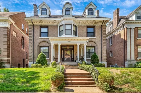 5226 Washington Pl, Saint Louis, MO 63108