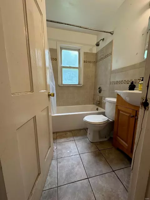 8243 Davenport Dr, Berkeley, MO 63134 photo 2
