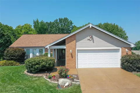 4962 Theiss Meadows Dr, Saint Louis, MO 63128