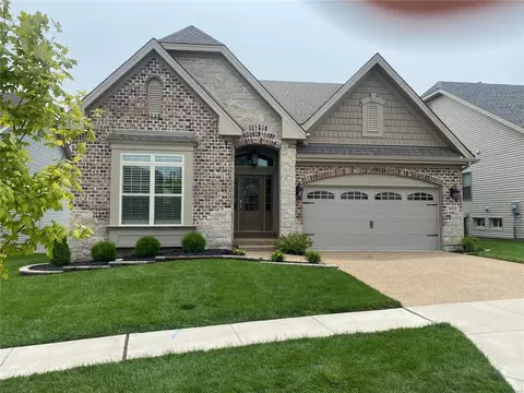 908 Grand Reserve Dr, Chesterfield, MO 63017