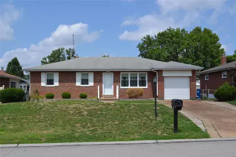 10715 Gail Ct, Saint Louis, MO 63123
