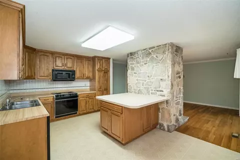 476 Manorcrest Ln, Ballwin, MO 63011 photo 27