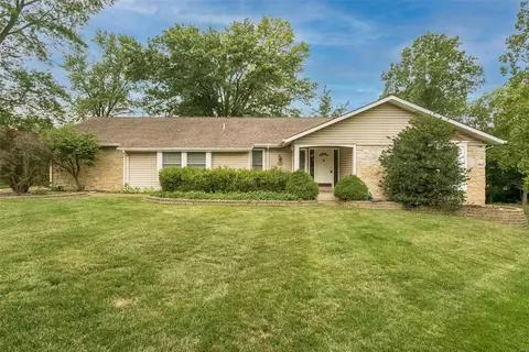 476 Manorcrest Ln, Ballwin, MO 63011