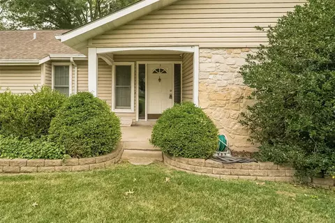 476 Manorcrest Ln, Ballwin, MO 63011 photo 4
