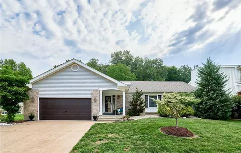 14 Worthy Ct, Fenton, MO 63026
