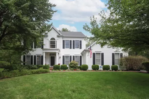 12801 Sarala Pl, Des Peres, MO 63131