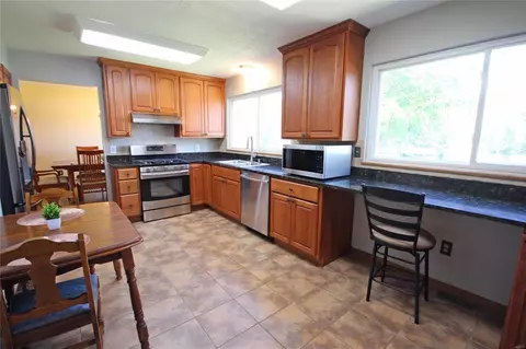 501 Oakton Ridge Ct, Ballwin, MO 63021 photo 9