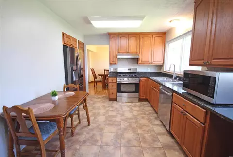 501 Oakton Ridge Ct, Ballwin, MO 63021 photo 10