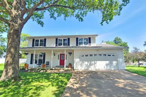 501 Oakton Ridge Ct, Ballwin, MO 63021