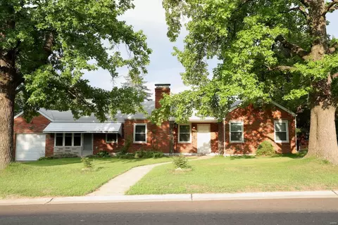 9360 Radio Dr, Saint Louis, MO 63123