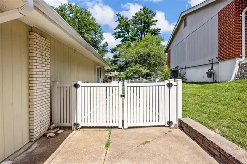 810 Posthorn Dr, Manchester, MO 63021 photo 4