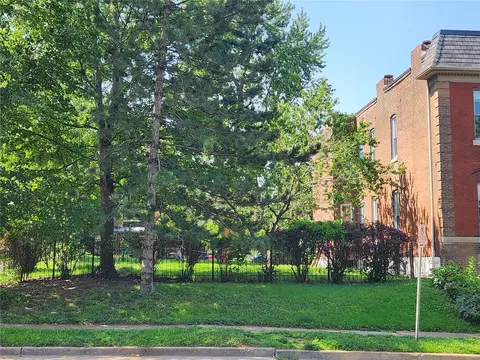 3840 Shaw Blvd, Saint Louis, MO 63110