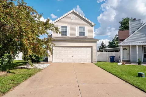 718 Liberty Village Dr, Florissant, MO 63031