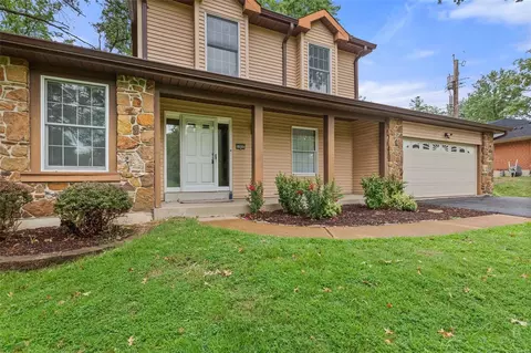 10895 Leebur Dr, Saint Louis, MO 63128