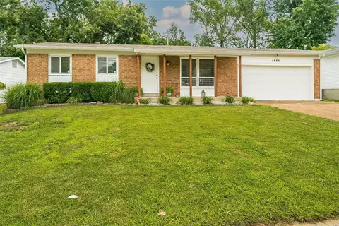 1486 Mckelvey Rd, Maryland Heights, MO 63043