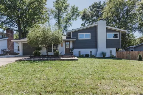 772 Chevron Dr, Saint Louis, MO 63125