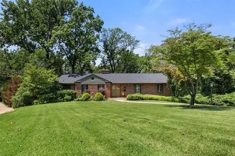 651 Hickory Ln, Saint Louis, MO 63131
