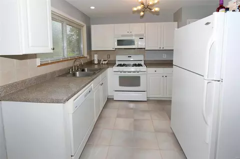 896 Oklahoma Ave, Ballwin, MO 63021 photo 5