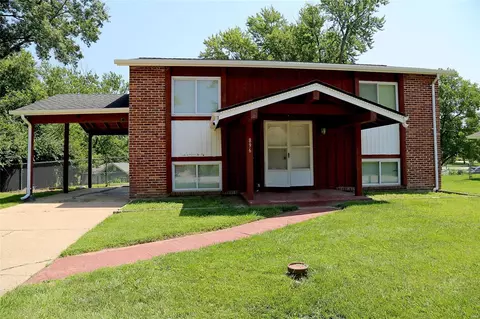 896 Oklahoma Ave, Ballwin, MO 63021