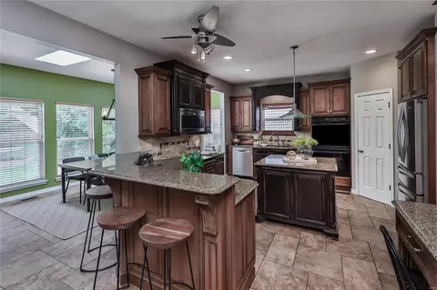 1362 Arbor Bluff Cir, Ballwin, MO 63021 photo 9