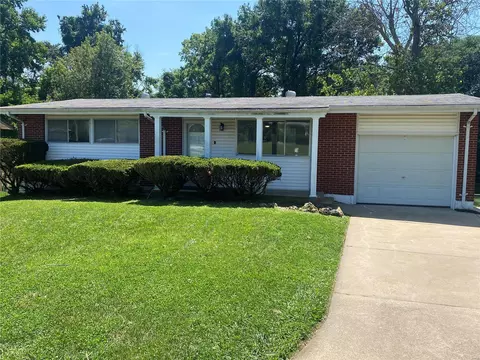 10314 Yarwood Ct, Dellwood, MO 63136