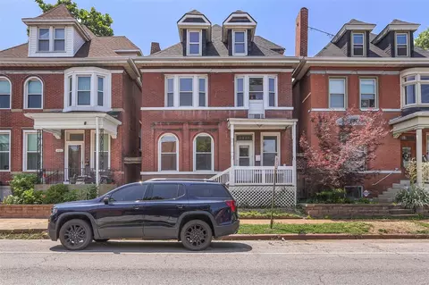 2721 S Compton Ave, Saint Louis, MO 63118
