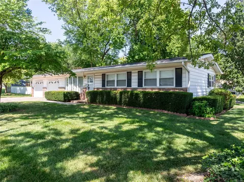 507 N Duchesne Dr, Saint Charles, MO 63301