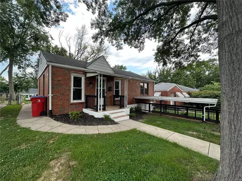 612 Ellwine Dr, Saint Louis, MO 63125