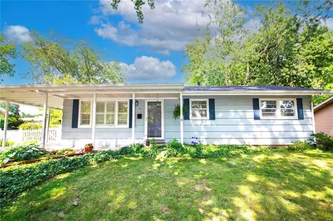 54 Wayside Dr, Saint Louis, MO 63135