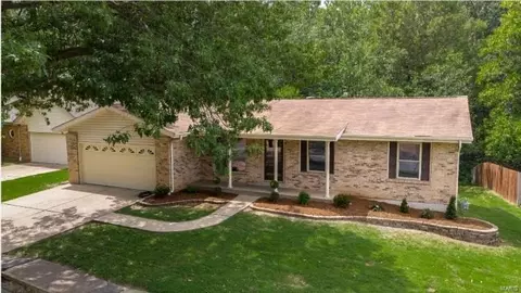 2922 Coram Dr, Saint Louis, MO 63129