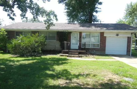 207 Ward Dr, Saint Louis, MO 63135