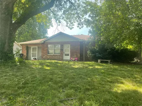 2013 E C St, Belleville, IL 62221 photo 1