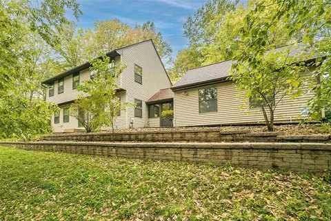 5 Jamestown Farm Dr, Florissant, MO 63034