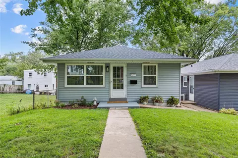 3205 Regal Pl, Saint Louis, MO 63139