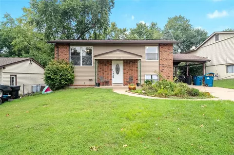 11955 Glenpark Dr, Maryland Heights, MO 63043