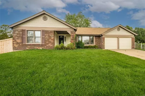1767 Wishingwell Dr, Saint Louis, MO 63146