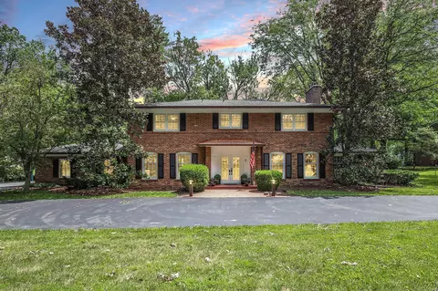 30 Frontenac Estates Dr, Frontenac, MO 63131