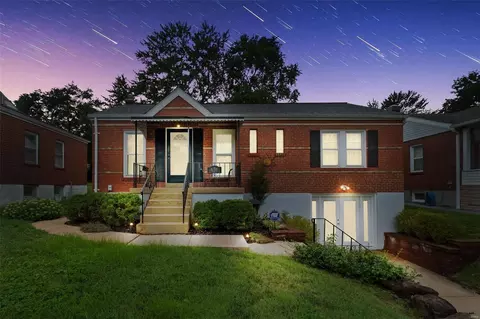 636 Rochester Dr, Saint Louis, MO 63125
