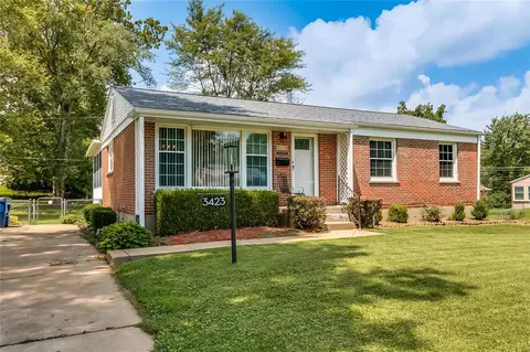 3423 Adie Rd, Saint Ann, MO 63074