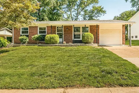 12521 Glenbush Dr, Maryland Heights, MO 63043