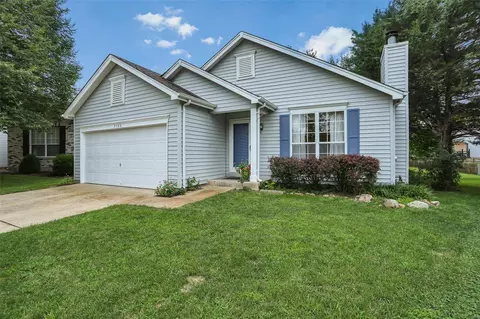 2580 Hidden Meadow Ln, Ballwin, MO 63021