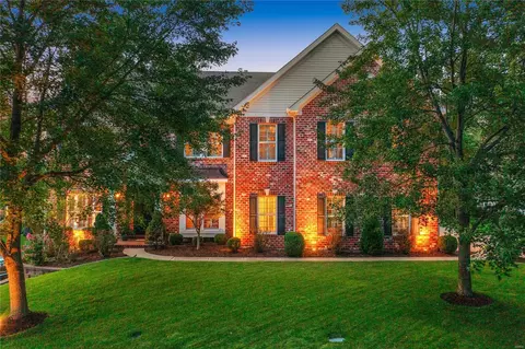 11717 Claychester Dr, Des Peres, MO 63131
