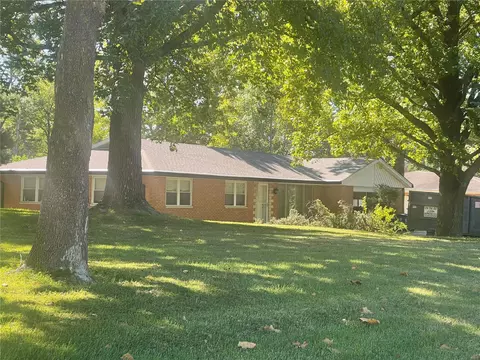 10076 Sappington Rd, Saint Louis, MO 63128